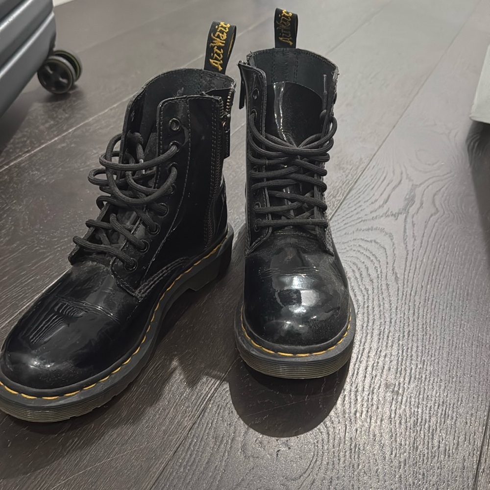 Dr. Martens with side zipper paten black size 7